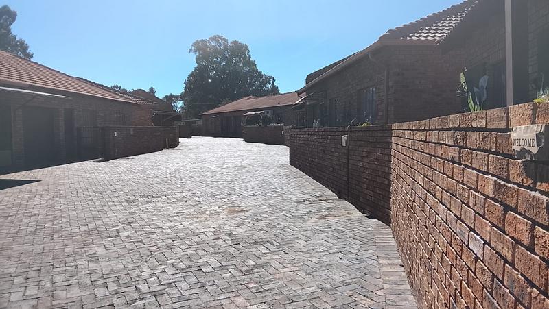 2 Bedroom Property for Sale in Robinpark Gauteng