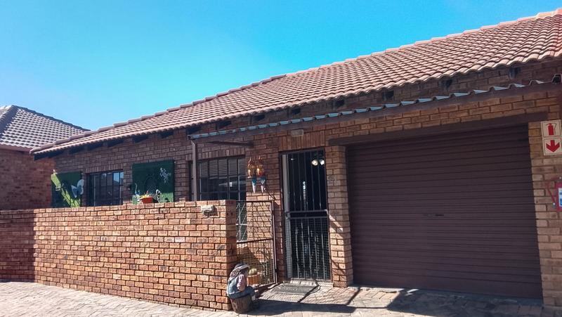 2 Bedroom Property for Sale in Robinpark Gauteng
