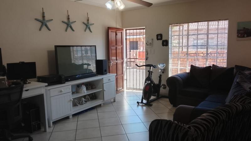 2 Bedroom Property for Sale in Robinpark Gauteng
