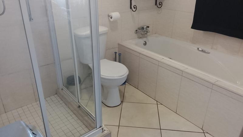 2 Bedroom Property for Sale in Robinpark Gauteng