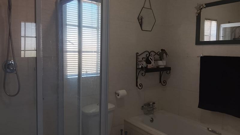 2 Bedroom Property for Sale in Robinpark Gauteng