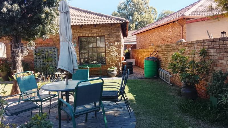 2 Bedroom Property for Sale in Robinpark Gauteng