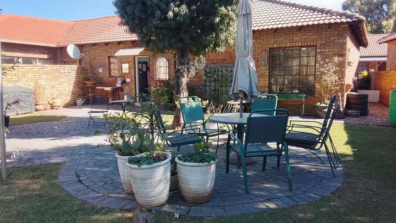 2 Bedroom Property for Sale in Robinpark Gauteng