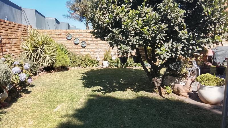2 Bedroom Property for Sale in Robinpark Gauteng