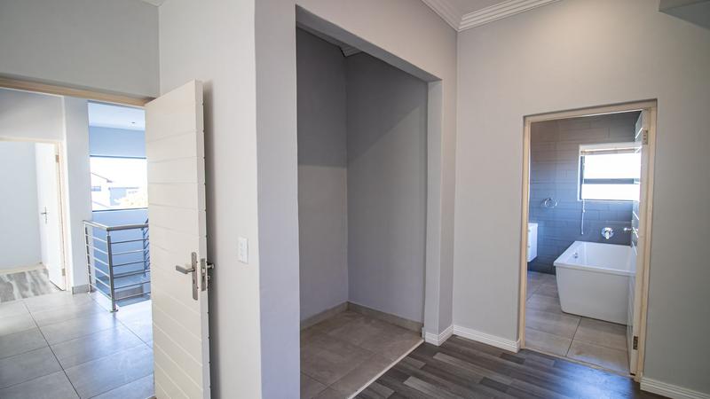 3 Bedroom Property for Sale in Midstream Ridge Gauteng