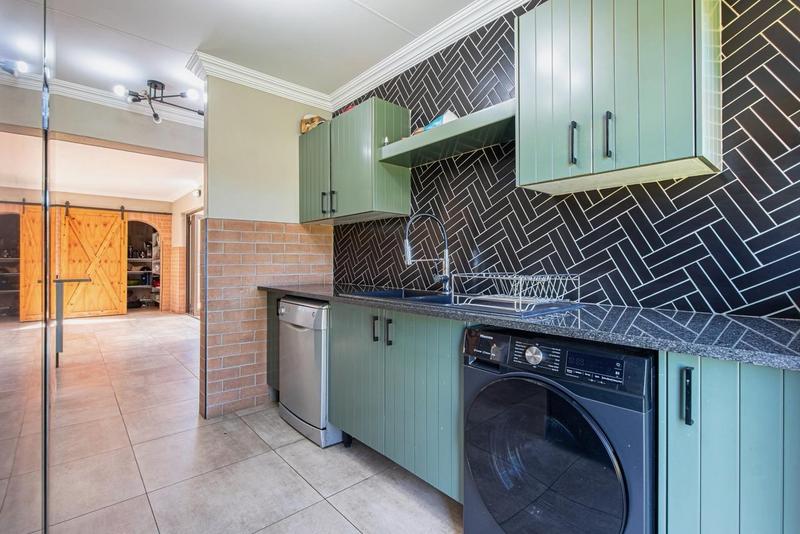 5 Bedroom Property for Sale in Sterkfontein Gauteng