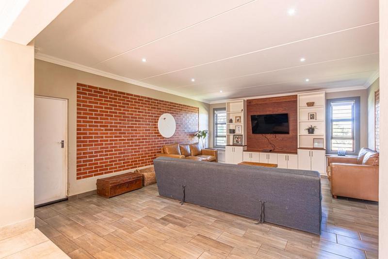 5 Bedroom Property for Sale in Sterkfontein Gauteng