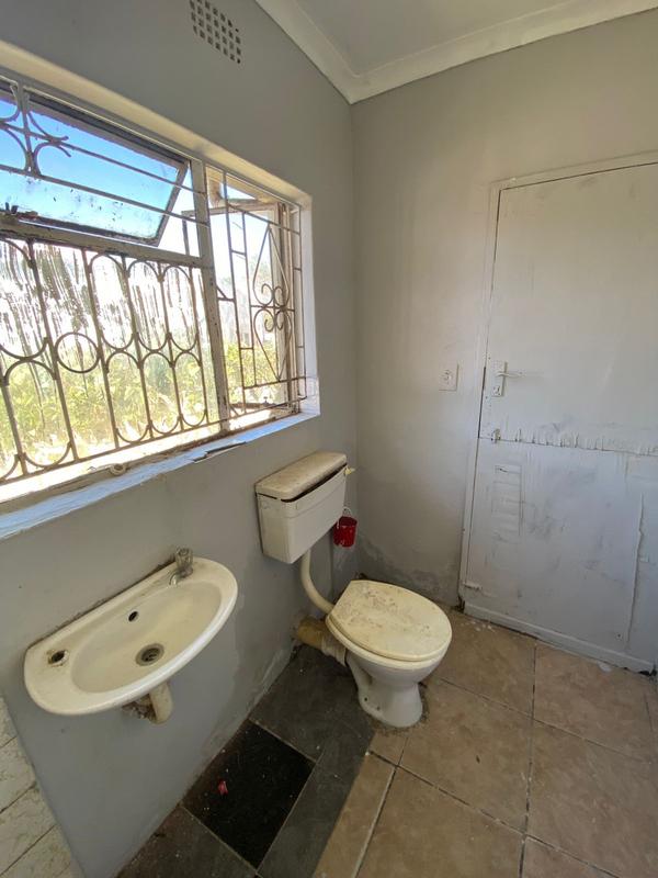 8 Bedroom Property for Sale in Rhodesfield Gauteng