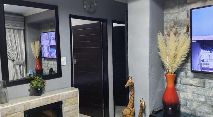 2 Bedroom Property for Sale in Clayville East Gauteng