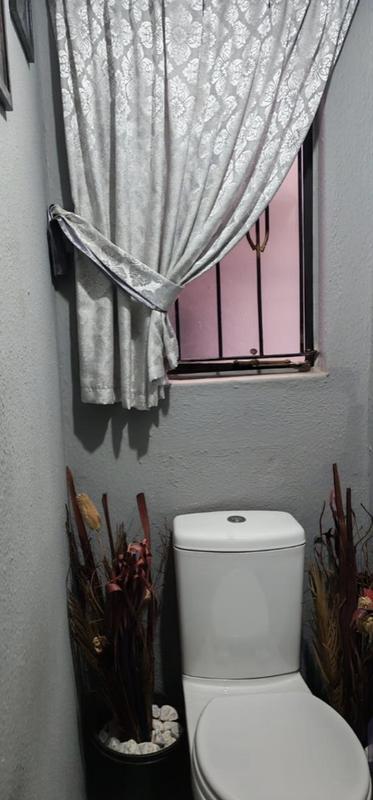 2 Bedroom Property for Sale in Clayville East Gauteng