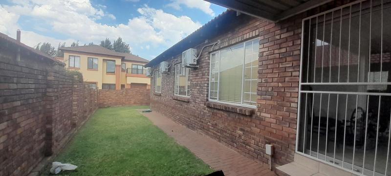 To Let 3 Bedroom Property for Rent in Thatchfield Gauteng