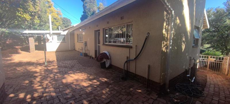 5 Bedroom Property for Sale in Wilro Park Gauteng