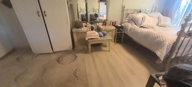 5 Bedroom Property for Sale in Wilro Park Gauteng
