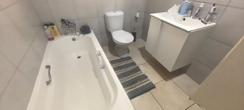 5 Bedroom Property for Sale in Wilro Park Gauteng
