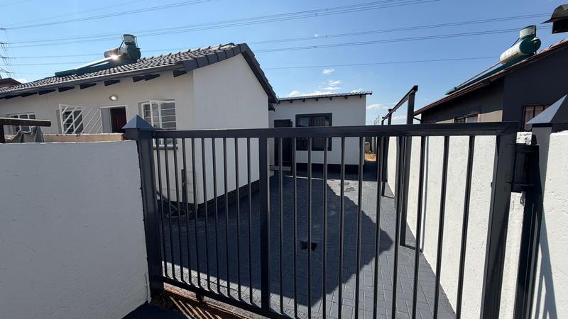 2 Bedroom Property for Sale in Soshanguve VV Gauteng
