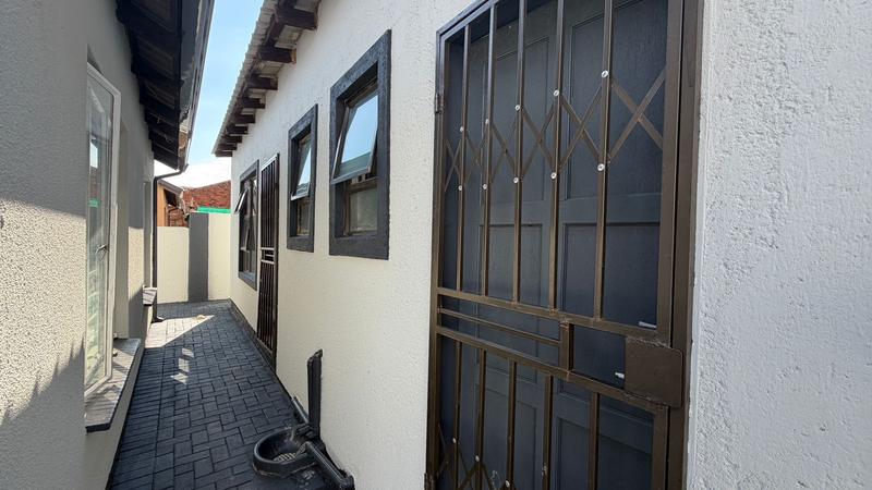 2 Bedroom Property for Sale in Soshanguve VV Gauteng