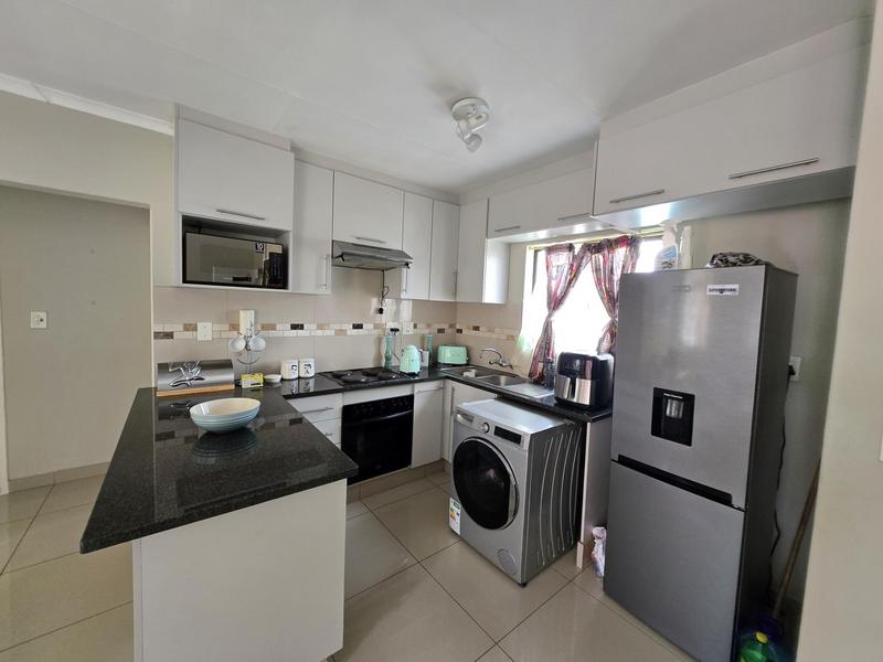 To Let 2 Bedroom Property for Rent in Mondeor Gauteng