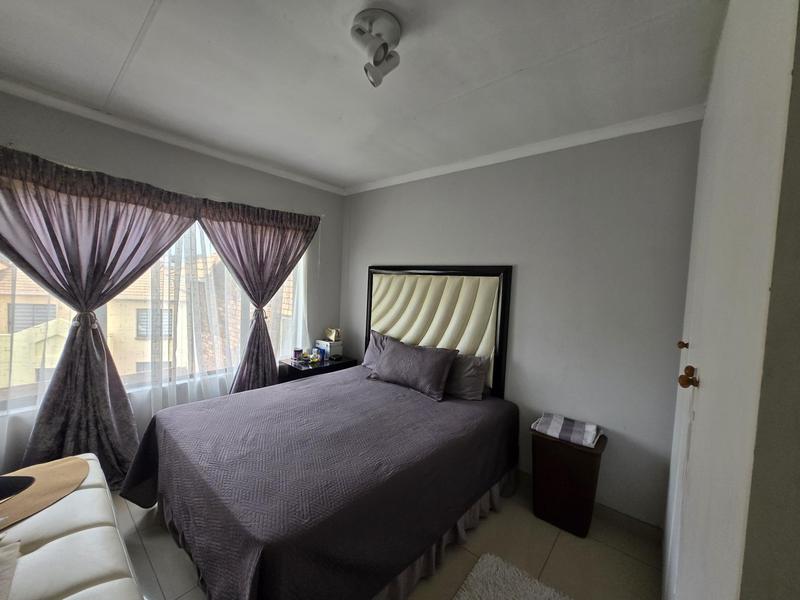 To Let 2 Bedroom Property for Rent in Mondeor Gauteng