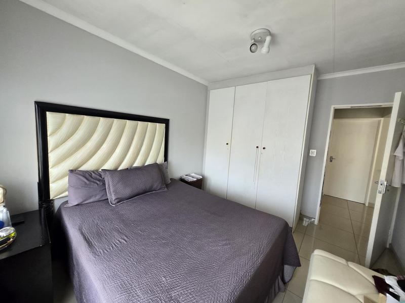 To Let 2 Bedroom Property for Rent in Mondeor Gauteng