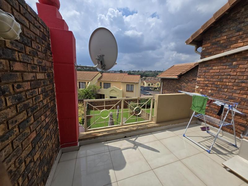 To Let 2 Bedroom Property for Rent in Mondeor Gauteng