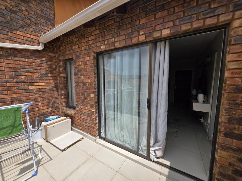 To Let 2 Bedroom Property for Rent in Mondeor Gauteng