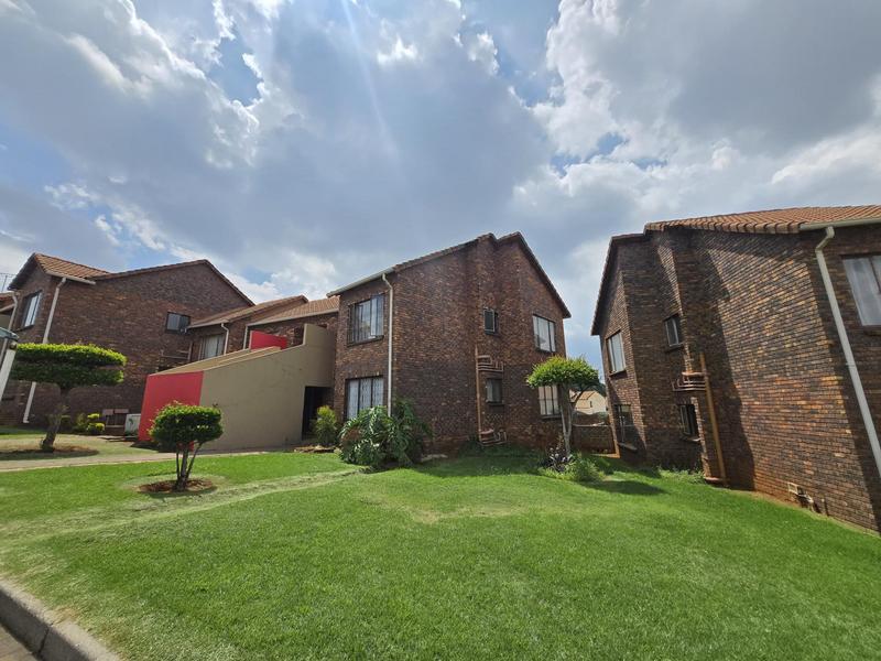 To Let 2 Bedroom Property for Rent in Mondeor Gauteng
