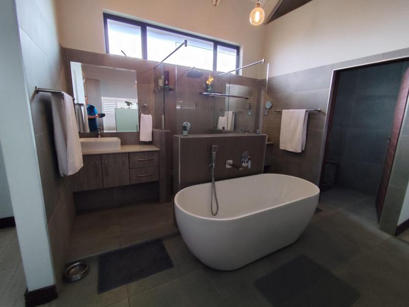 4 Bedroom Property for Sale in Midstream Ridge Gauteng
