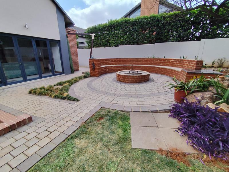 4 Bedroom Property for Sale in Midstream Ridge Gauteng