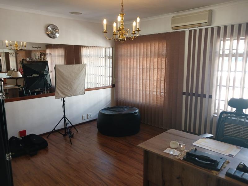 6 Bedroom Property for Sale in Zwartkop Gauteng