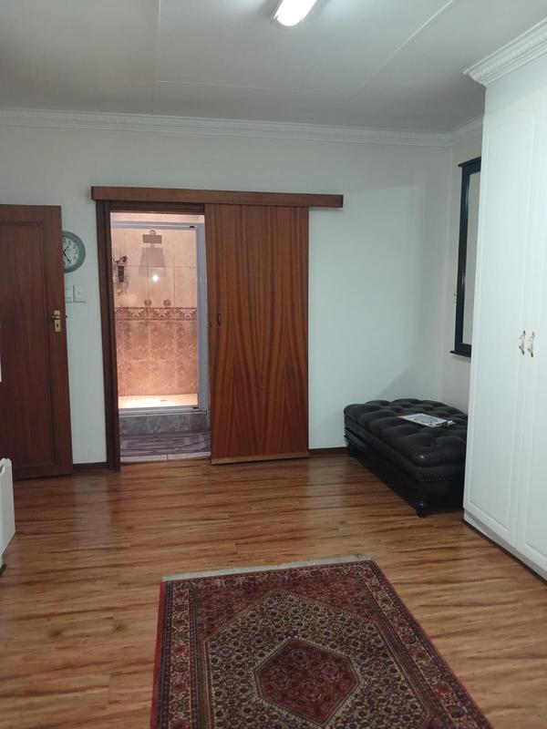 6 Bedroom Property for Sale in Zwartkop Gauteng