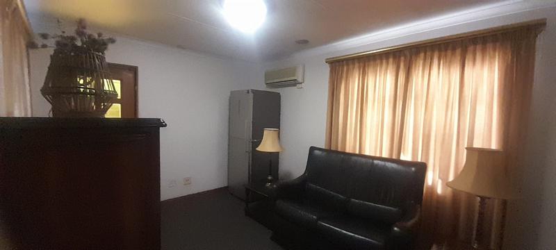 6 Bedroom Property for Sale in Zwartkop Gauteng
