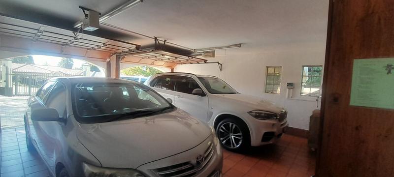 6 Bedroom Property for Sale in Zwartkop Gauteng