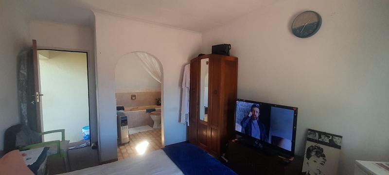 6 Bedroom Property for Sale in Zwartkop Gauteng