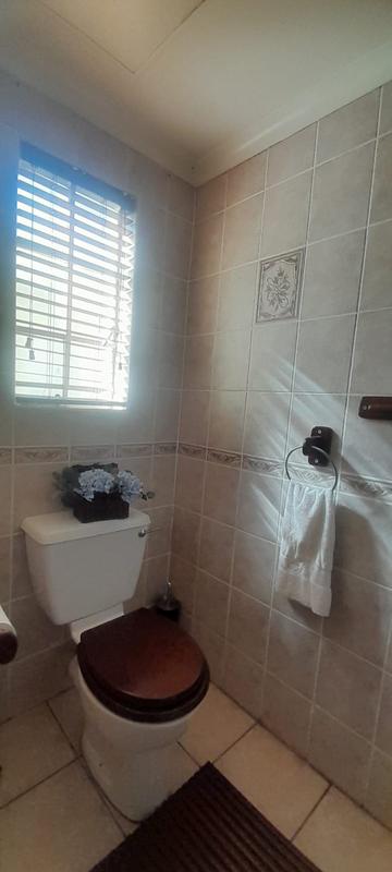 6 Bedroom Property for Sale in Zwartkop Gauteng