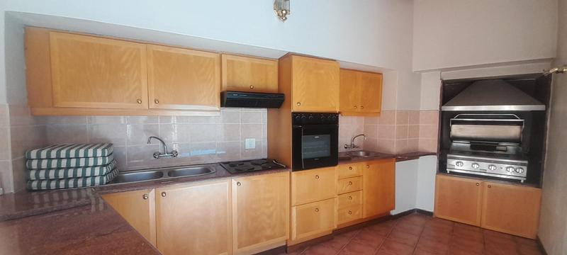 6 Bedroom Property for Sale in Zwartkop Gauteng