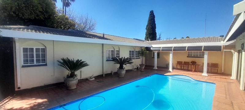 6 Bedroom Property for Sale in Zwartkop Gauteng