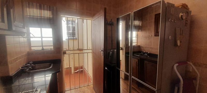 6 Bedroom Property for Sale in Zwartkop Gauteng