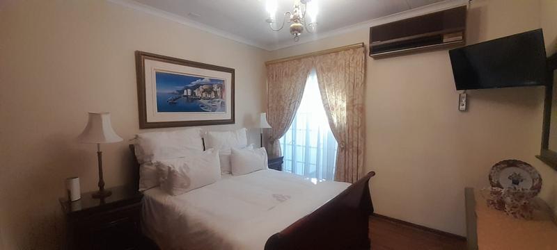 6 Bedroom Property for Sale in Zwartkop Gauteng