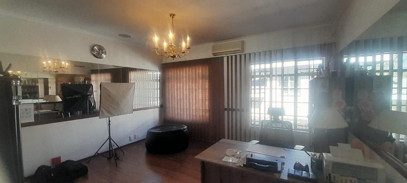 6 Bedroom Property for Sale in Zwartkop Gauteng