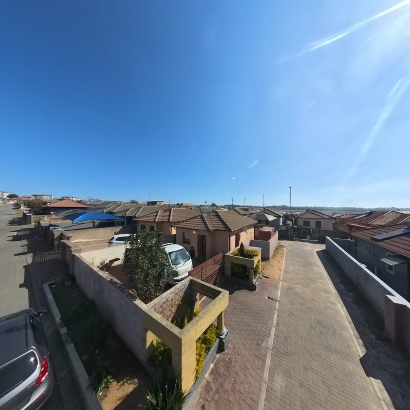 2 Bedroom Property for Sale in Clayville Gauteng