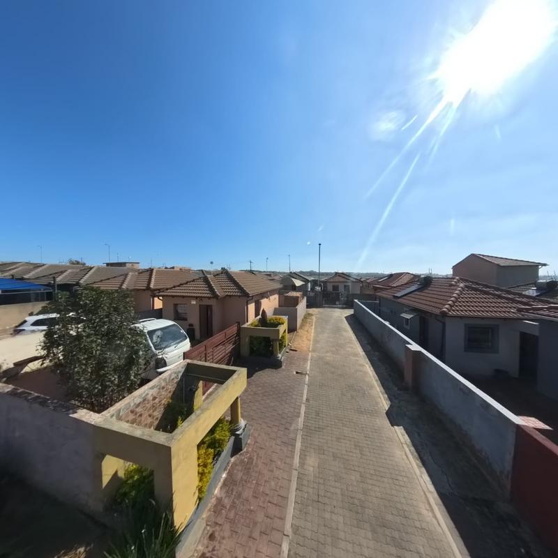 2 Bedroom Property for Sale in Clayville Gauteng
