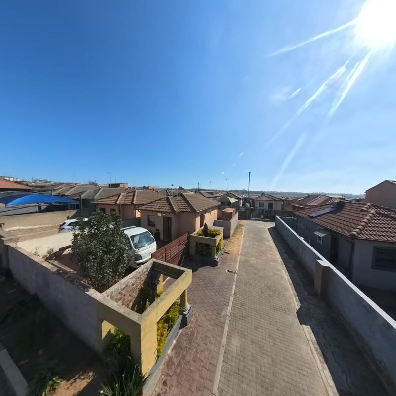 2 Bedroom Property for Sale in Clayville Gauteng