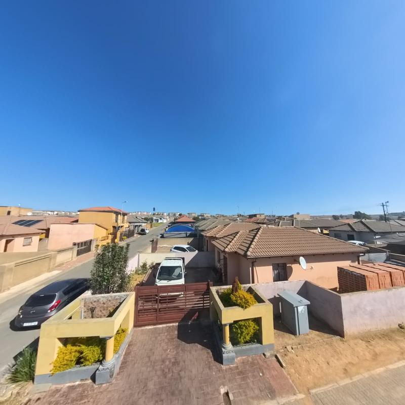 2 Bedroom Property for Sale in Clayville Gauteng