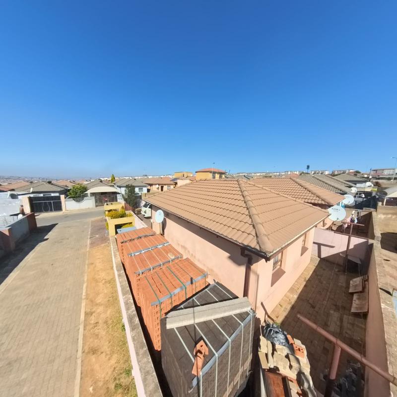 2 Bedroom Property for Sale in Clayville Gauteng