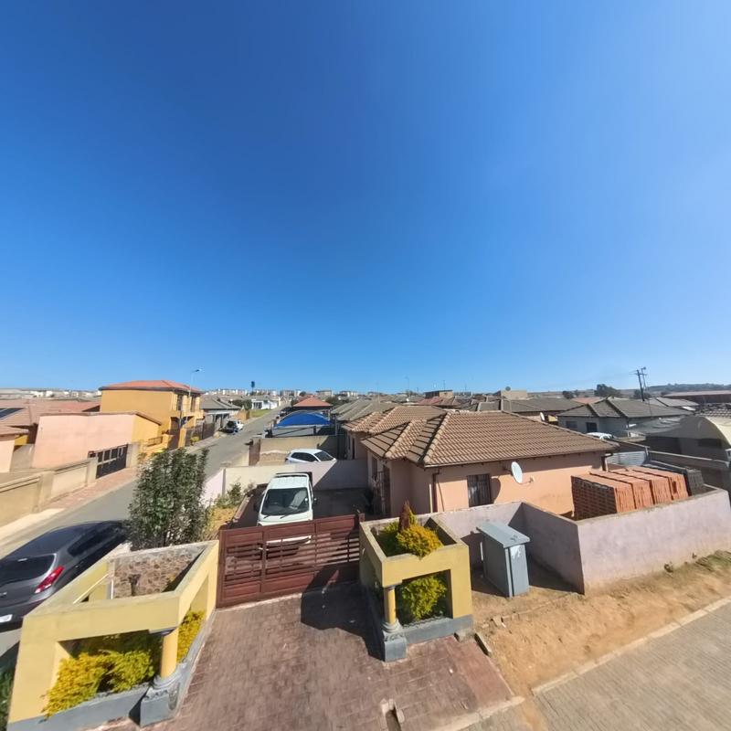 2 Bedroom Property for Sale in Clayville Gauteng