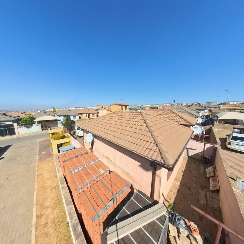 2 Bedroom Property for Sale in Clayville Gauteng