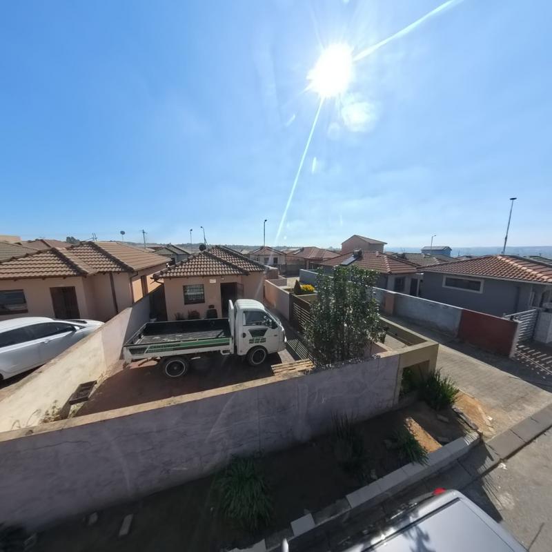 2 Bedroom Property for Sale in Clayville Gauteng