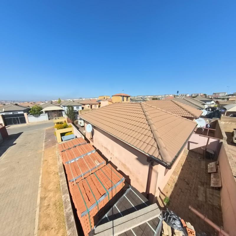 2 Bedroom Property for Sale in Clayville Gauteng