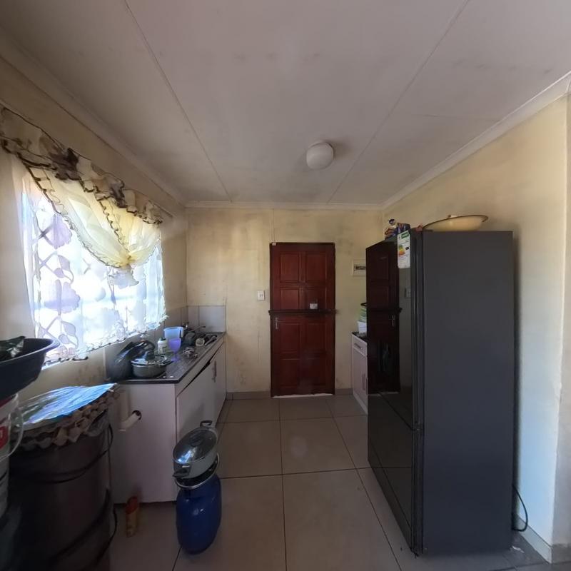 2 Bedroom Property for Sale in Clayville Gauteng
