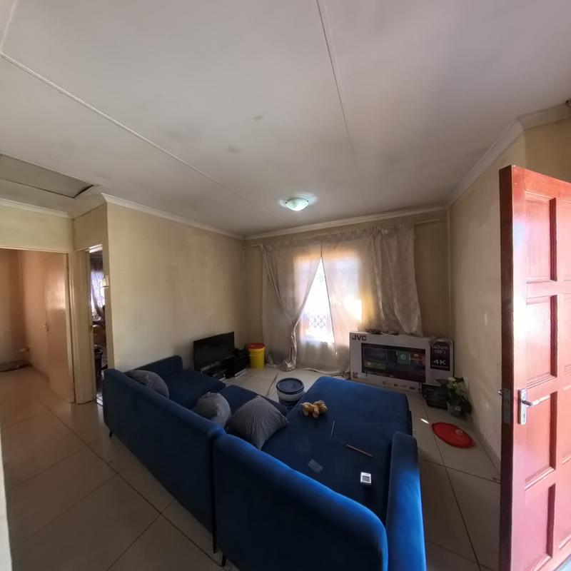2 Bedroom Property for Sale in Clayville Gauteng